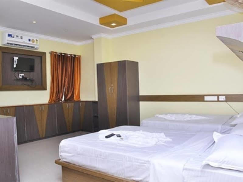 Oyo 436 Emirates Suites Bengaluru Zewnętrze zdjęcie